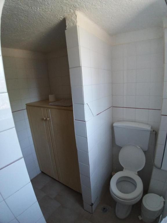 Koupelna v ubytování Stoupa Properties Rooms