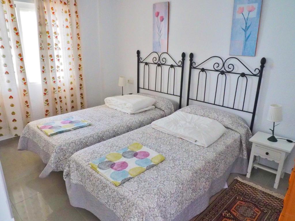 Postel nebo postele na pokoji v ubytování Apartamentos Intercentro Algarrobo-Costa APARTAMENTOS TURÍSTICOS -INMOBILIARIA