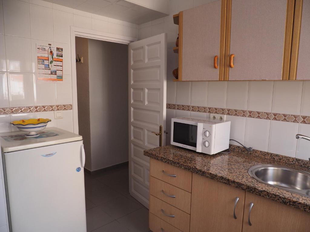 Kuchyň nebo kuchyňský kout v ubytování Apartamentos Intercentro Algarrobo-Costa APARTAMENTOS TURÍSTICOS -INMOBILIARIA