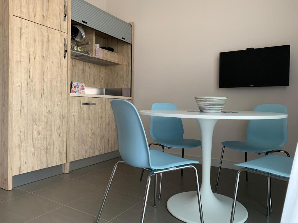 TV a/nebo společenská místnost v ubytování RED'S apartments