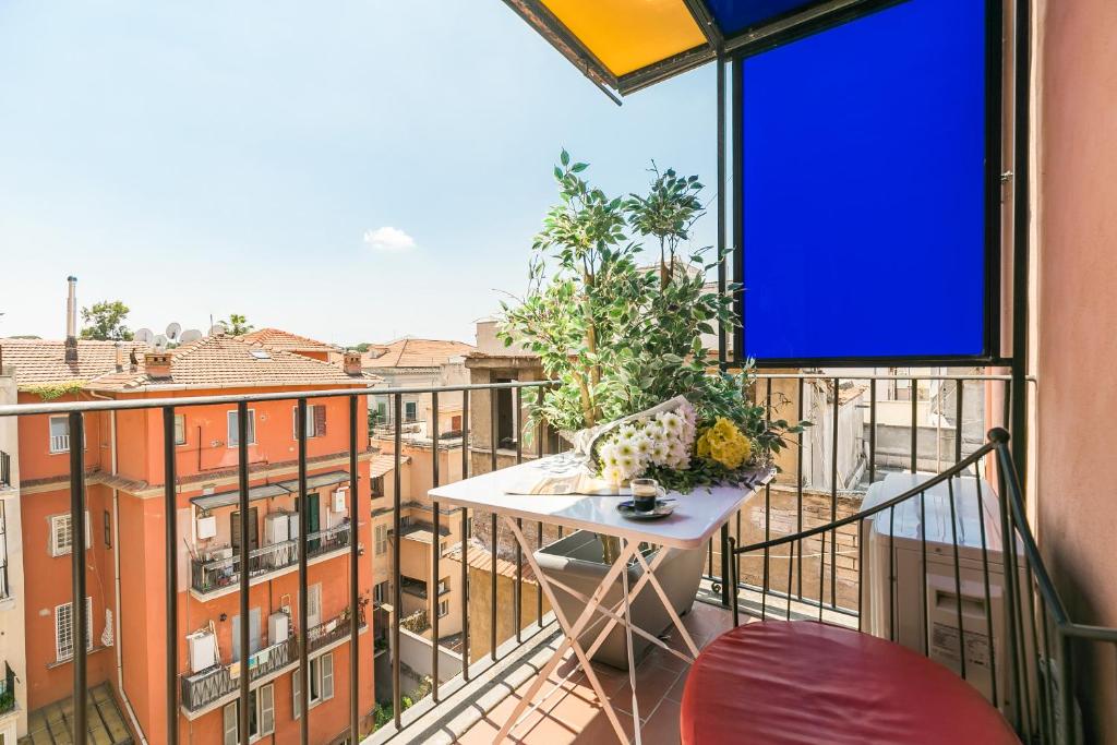 Un balcón o terraza en Appartamenti MarcoAurelio49
