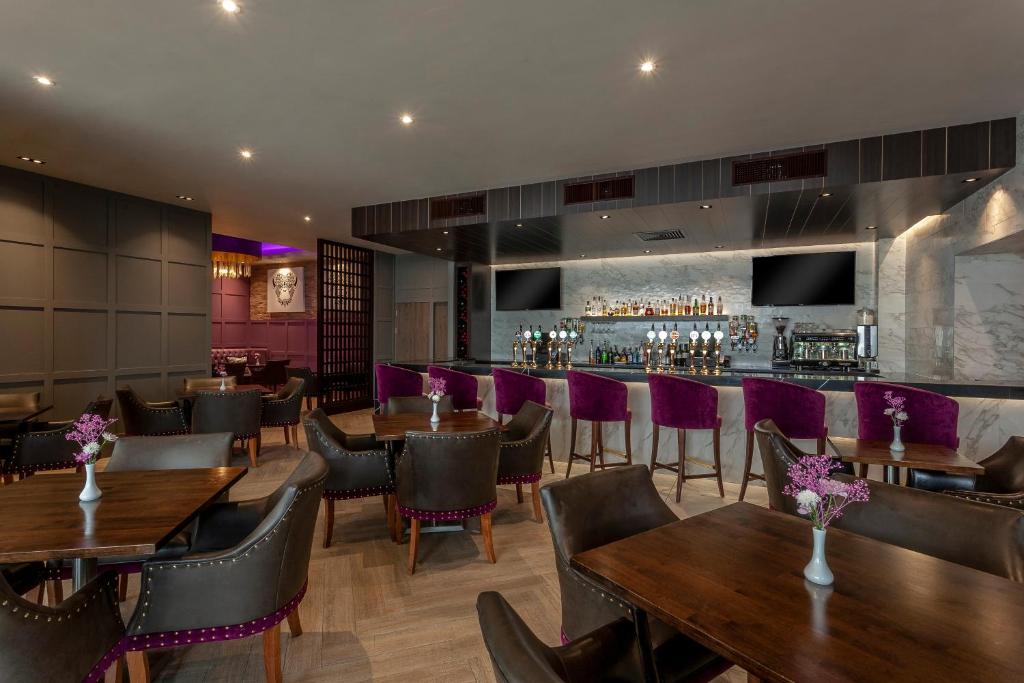 Lounge nebo bar v ubytování Athlone Springs Hotel