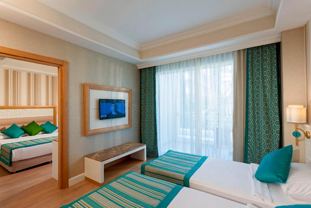 Postel nebo postele na pokoji v ubytování Karmir Resort & Spa - Ultra All Inclusive