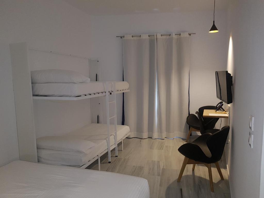 Basic Hotel Sevilla Catedral - Resim 15