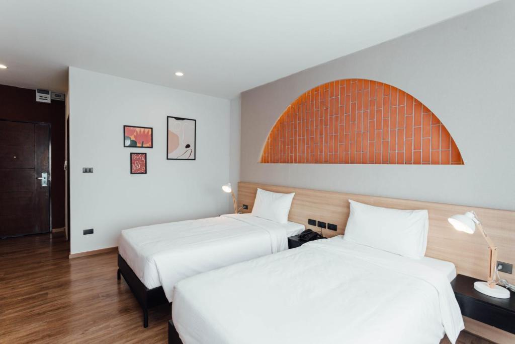 Postel nebo postele na pokoji v ubytování Clay Hotel Udonthani