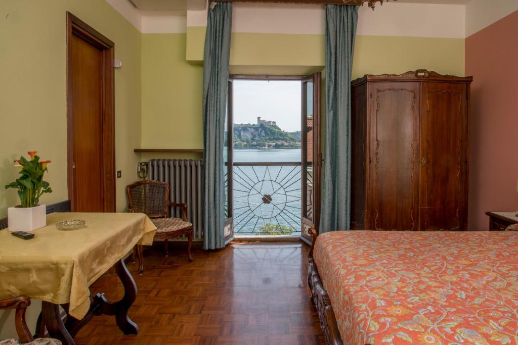 Postel nebo postele na pokoji v ubytování Hotel Florida