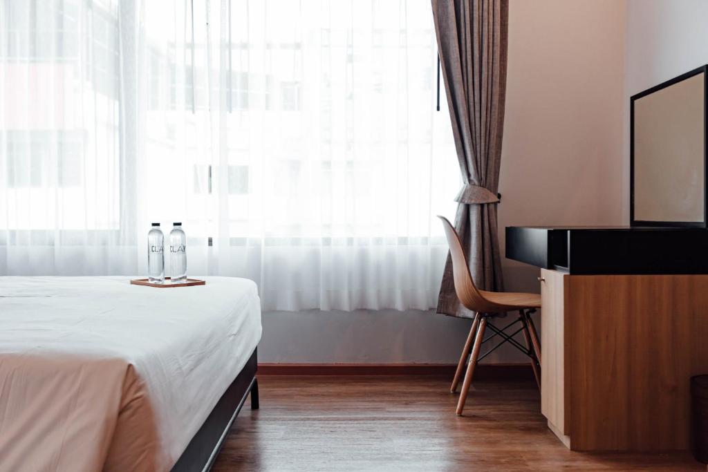 Postel nebo postele na pokoji v ubytování Clay Hotel Udonthani