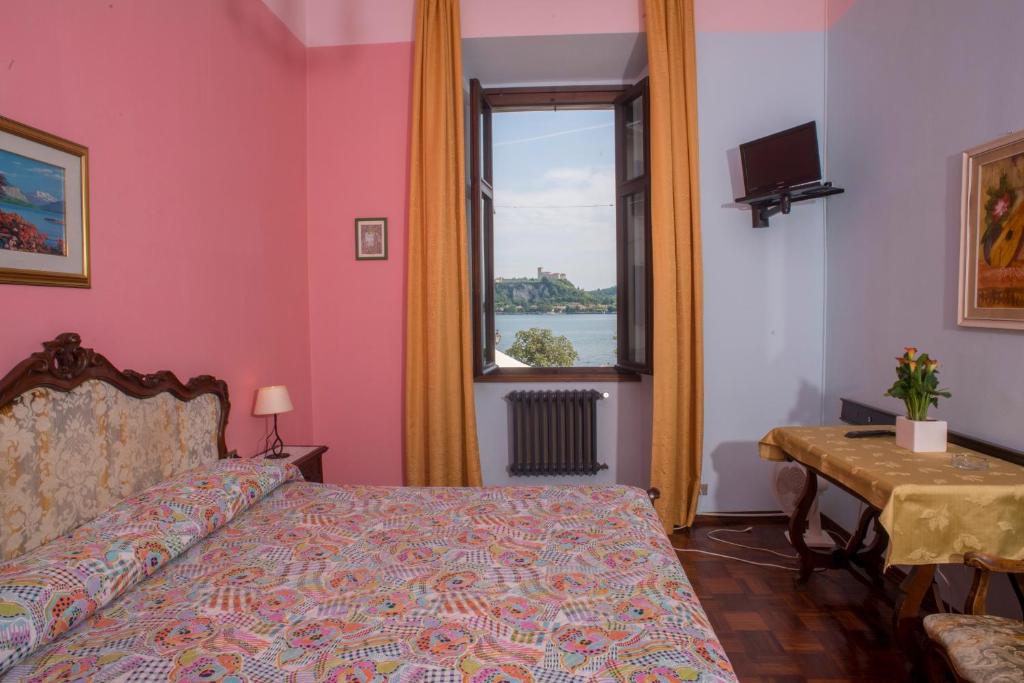 Postel nebo postele na pokoji v ubytování Hotel Florida