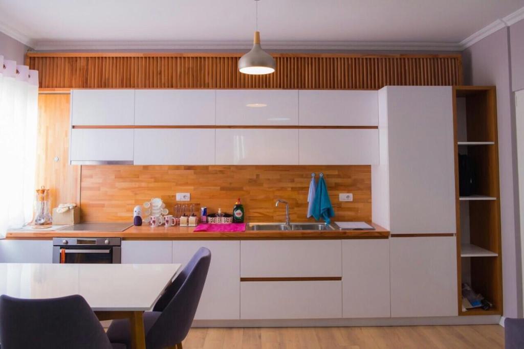 Modern Furnished Apartment with View - Image 4