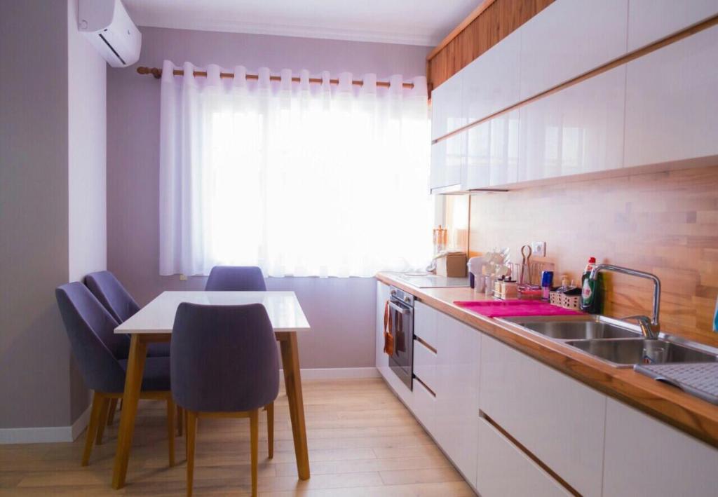 Modern Furnished Apartment with View - Image 8