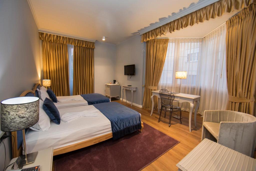 Classic Hotel - Image 2