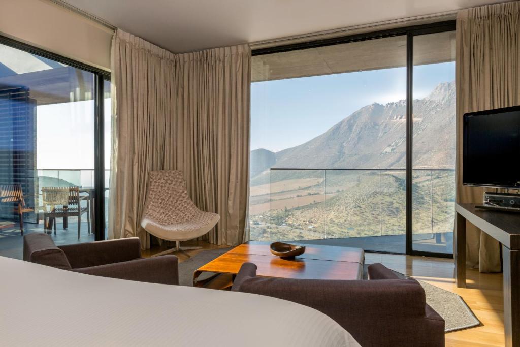 Nespecifikovaný výhled na hory nebo výhled na hory při pohledu z hotelu
