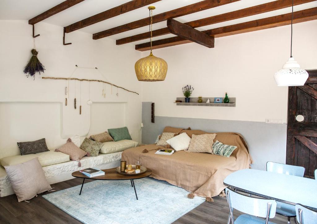 Lavender Lodge - One-Bedroom Apartment