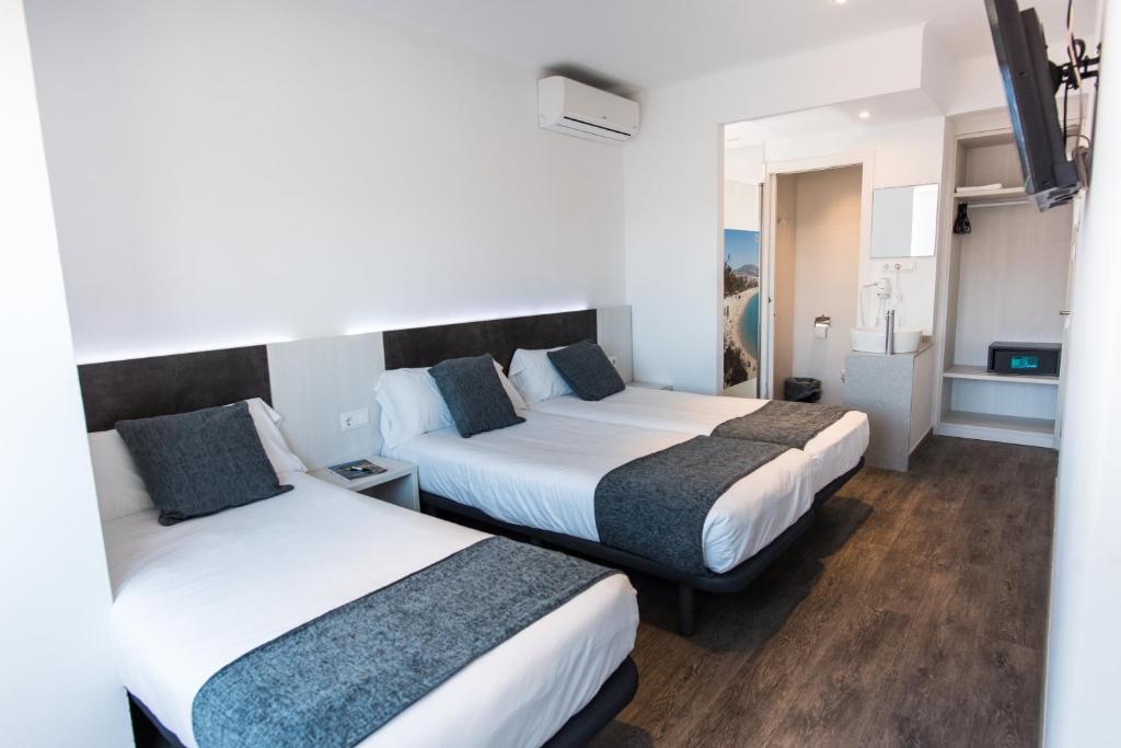 Postel nebo postele na pokoji v ubytování Hostal Ribas