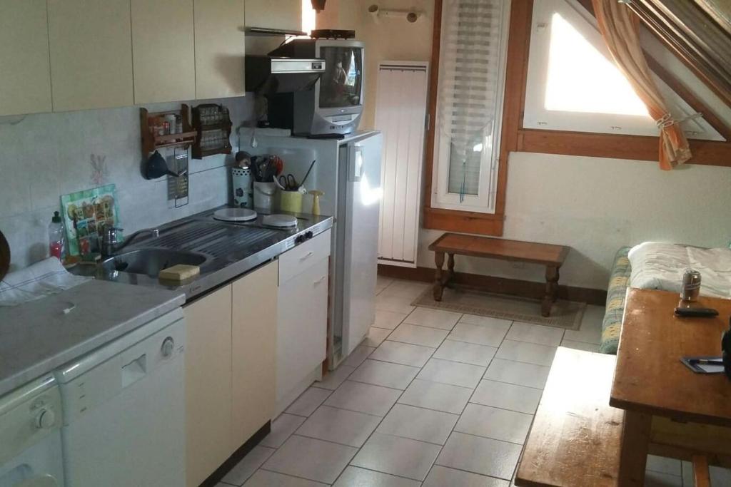ครัวหรือมุมครัวของ Appartement pied des pistes 6/8 pers en Ariège