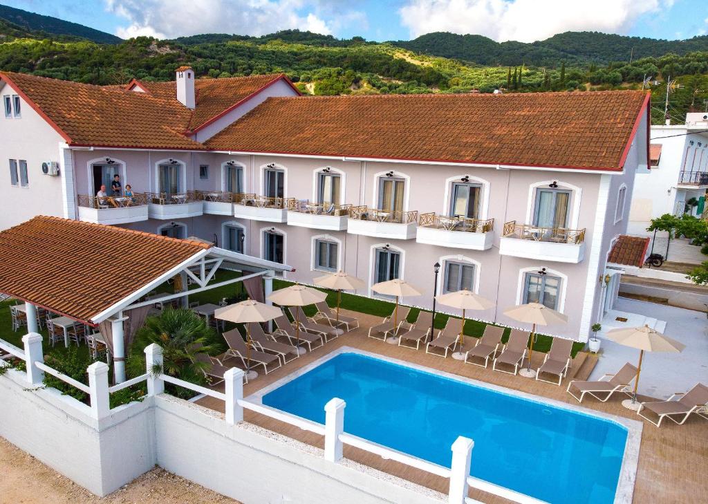 Bazén v ubytování Caretta - Caretta Hotel nebo v jeho okolí