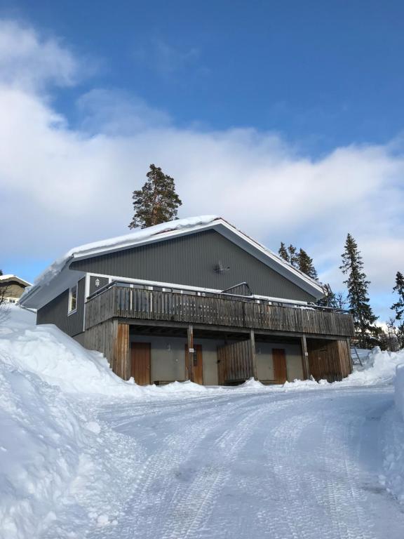 a house with snow on the ground in front of it at Backstigen 8 Vemdalsskalet in Vemdalen