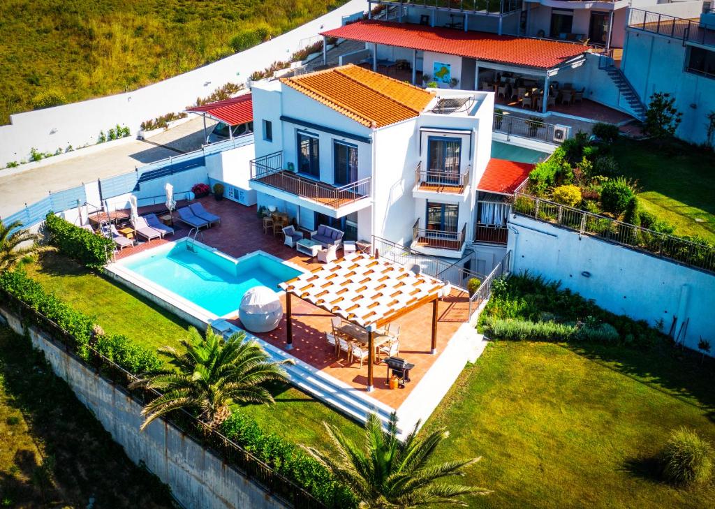 Бассейн в Aries Villas или поблизости