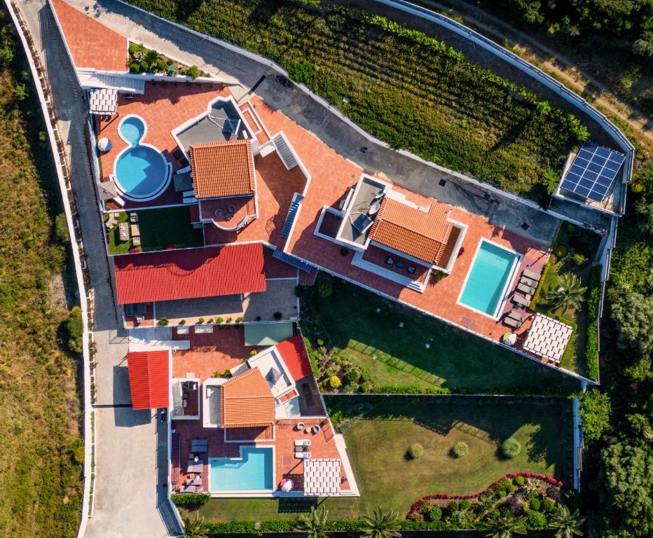 Бассейн в Aries Villas или поблизости