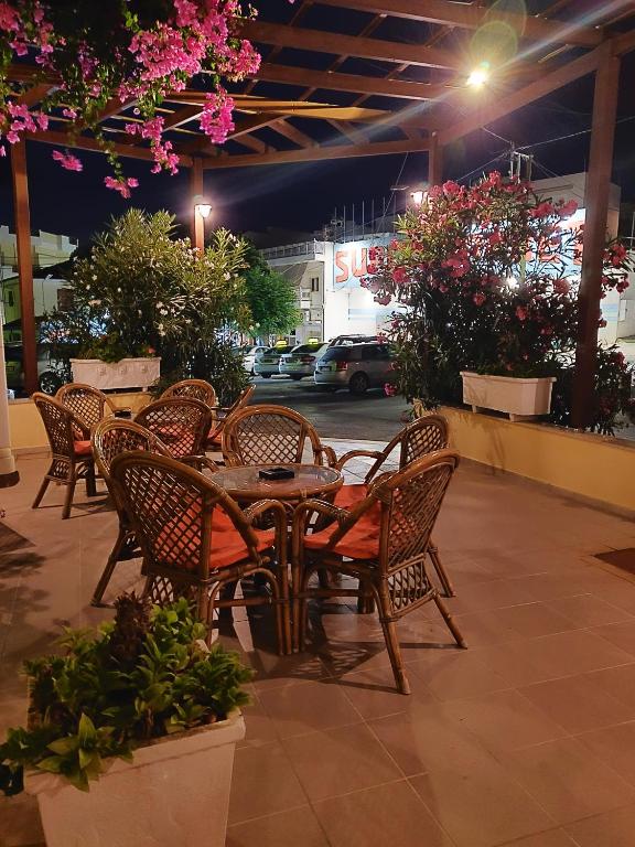 Patio nebo venkovní prostory v ubytování Titania Hotel Karpathos