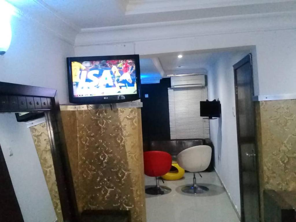 TV a/nebo společenská místnost v ubytování TheoDawn Hotels @ Suite 29