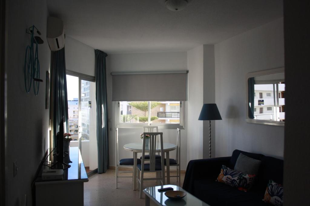 Posedenie v ubytovaní Fuengirola & sea views by ELE Apartments
