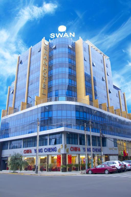 a building with a sign on top of it at Swan Hotel in Lima