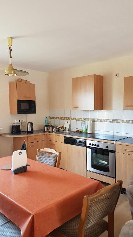 Monteur - Ferienwohnung - Marburg-Biedenkopf - Steffenberg - Erdgeschoss mit Balkon - Housity