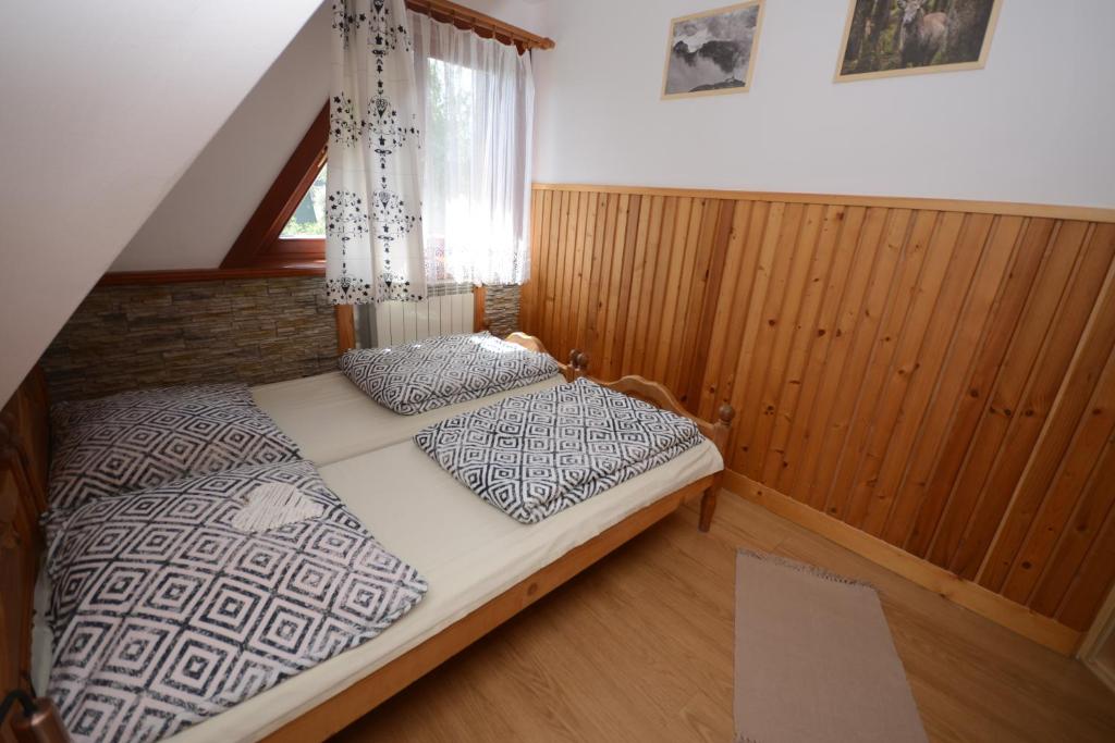 Lova arba lovos apgyvendinimo įstaigoje Apartament Folk&Dream Harenda Zakopane