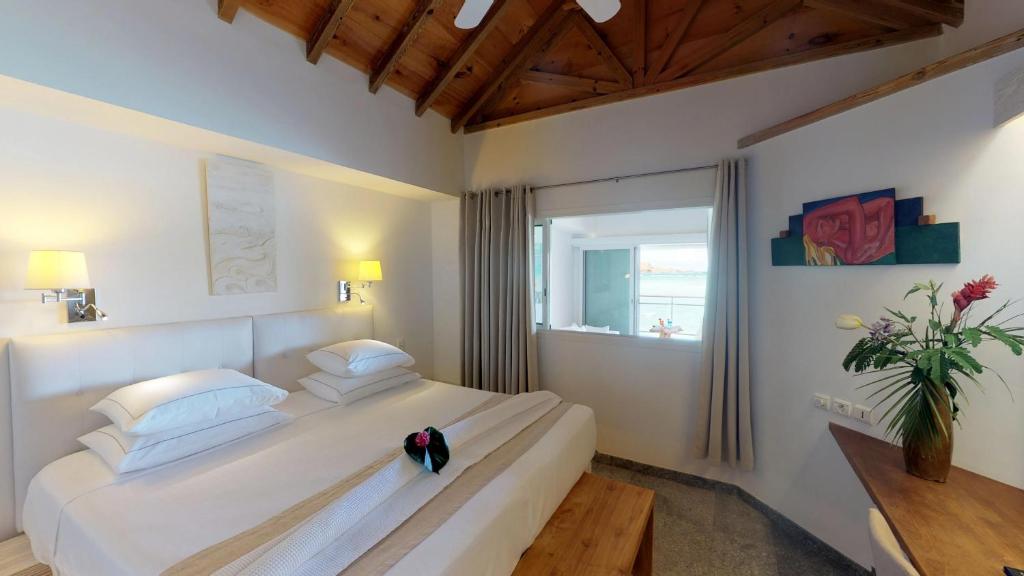 Postel nebo postele na pokoji v ubytování Hotel Les Ondines Sur La Plage