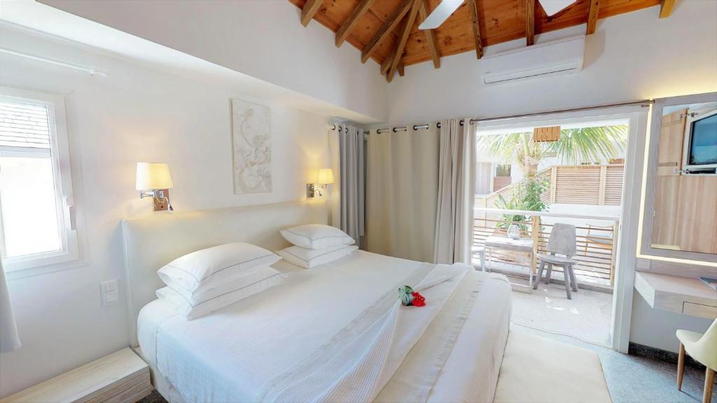 Postel nebo postele na pokoji v ubytování Hotel Les Ondines Sur La Plage
