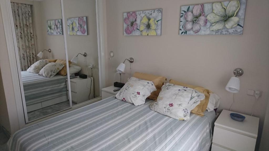 Posteľ alebo postele v izbe v ubytovaní Marbella Puerto Banus Apartamento 2 rooms, 4 personas Bajo con jardin
