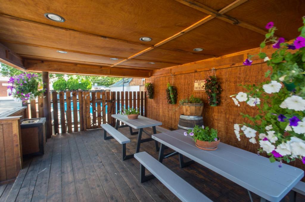 Balkón nebo terasa v ubytování Rustic Inn