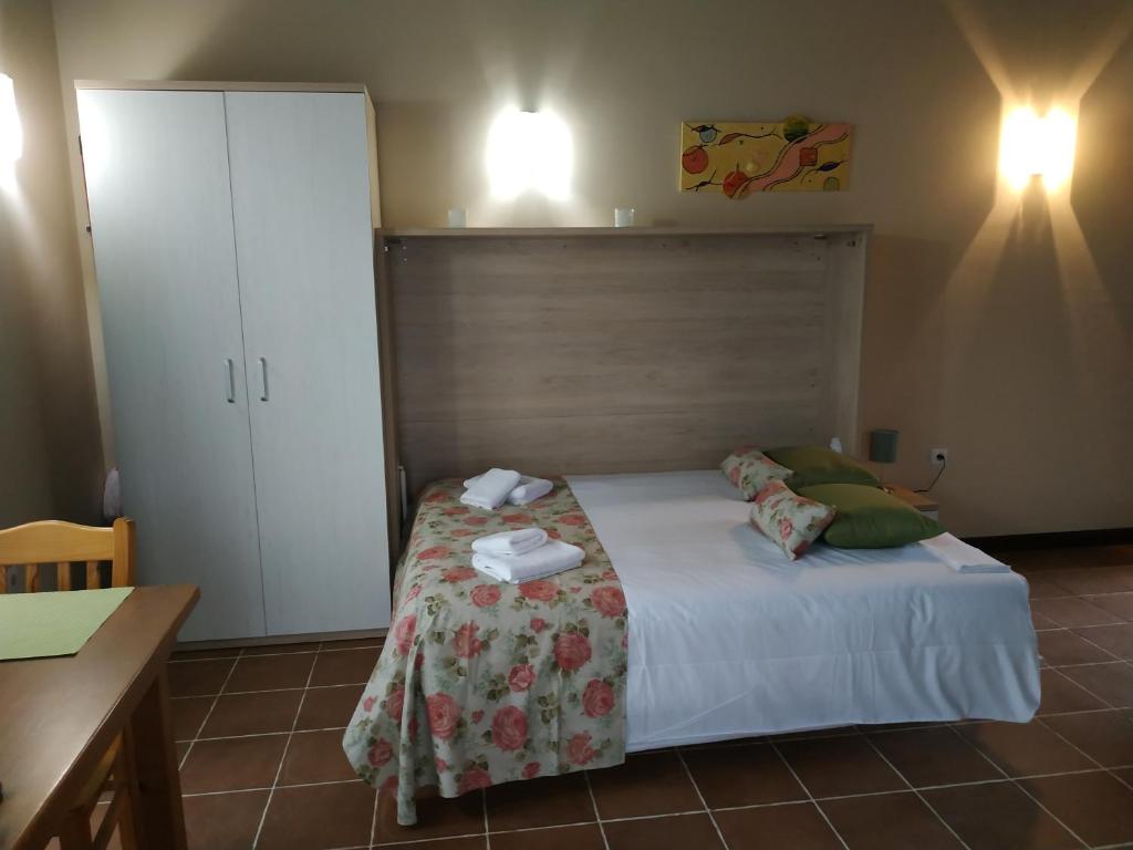 Postel nebo postele na pokoji v ubytování Apartamentos La Calvera