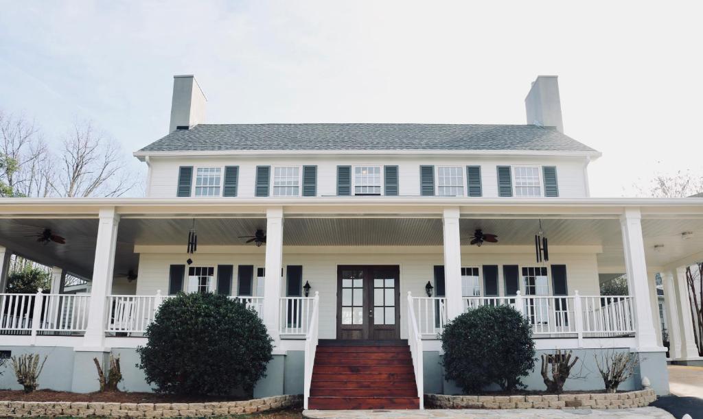 an image of a white house with a porch at Dahlonega Resort and Vineyard in Dahlonega