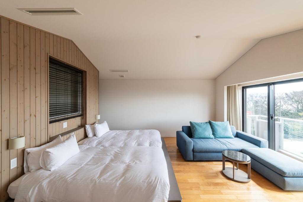 Postel nebo postele na pokoji v ubytování the salon 伊豆高原 Hotels & Resort