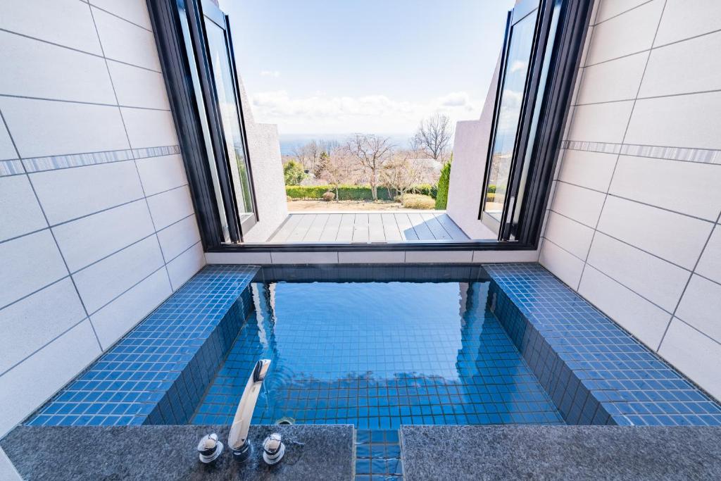 Bazén v ubytování the salon 伊豆高原 Hotels & Resort nebo v jeho okolí