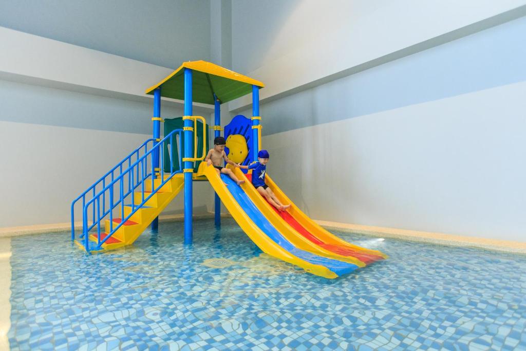 Bazén v ubytování HOTEL PIN Jiaoxi nebo v jeho okolí