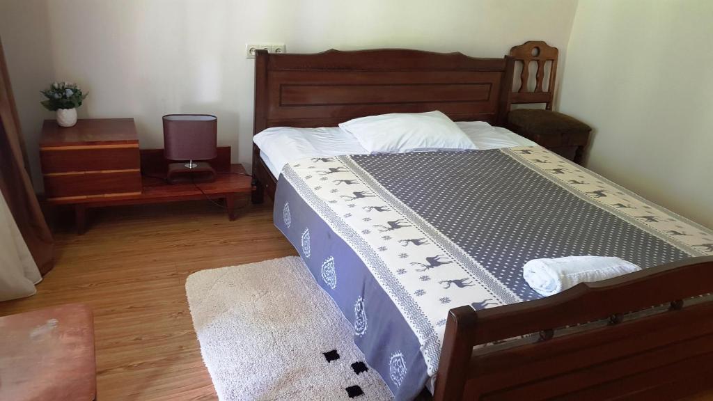 Postel nebo postele na pokoji v ubytování Garden House Mestia