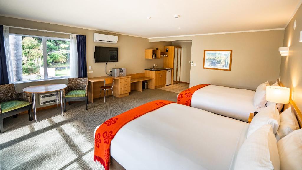 TV a/nebo společenská místnost v ubytování Scenic Hotel Bay of Islands