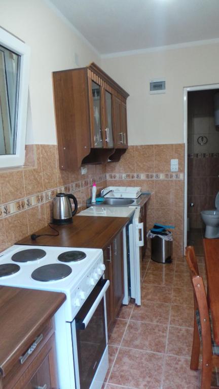 Una cocina o cocineta en Kuća Radović