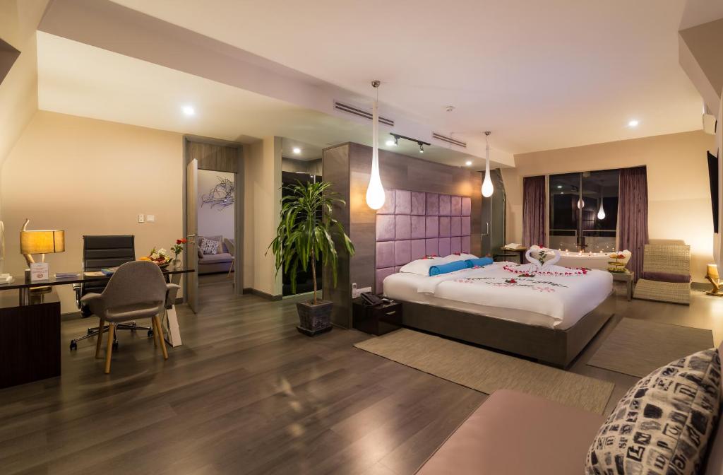 Damrei Residence & Spa - Royal Suite Room With City View