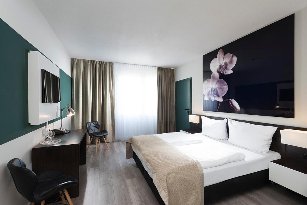 Postel nebo postele na pokoji v ubytování Days Inn Dessau