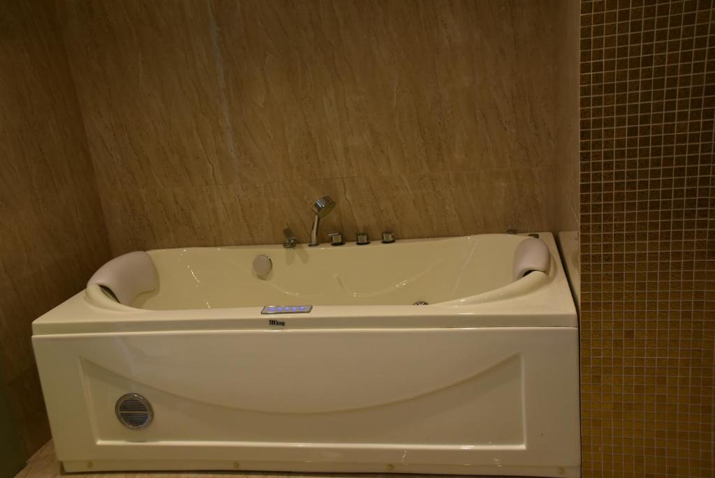 Koupelna v ubytování Rimon Cyprus Israeli Kosher Rooms