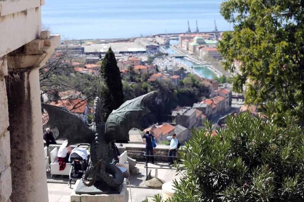 Výhľad na mesto Rijeka alebo výhľad na mesto priamo z apartmánu