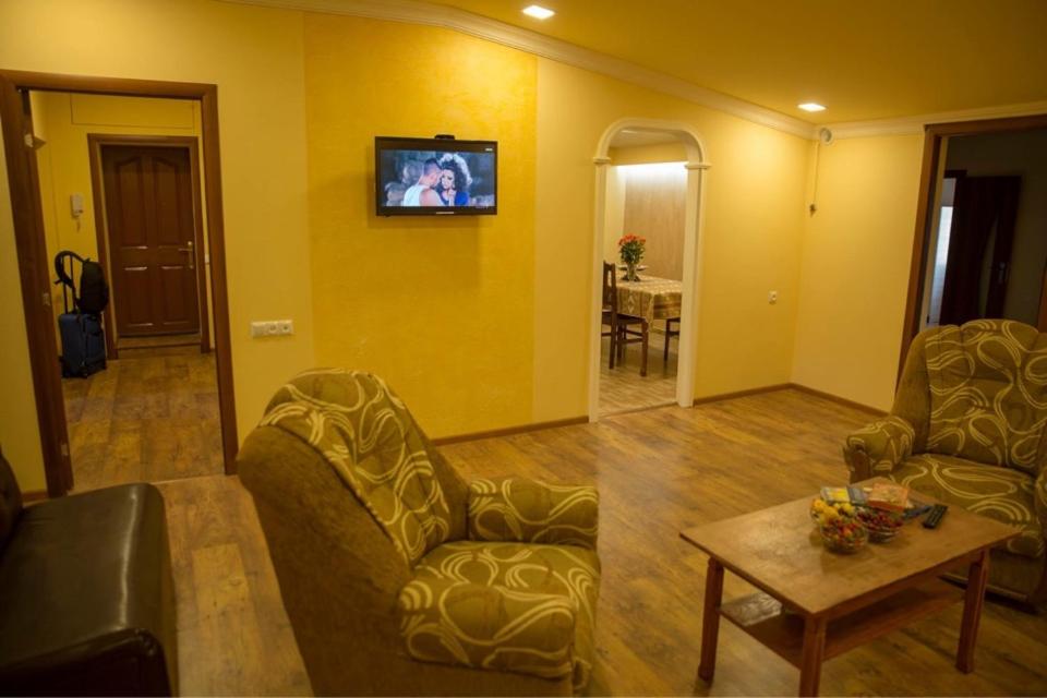 TV a/nebo společenská místnost v ubytování Your Hostel