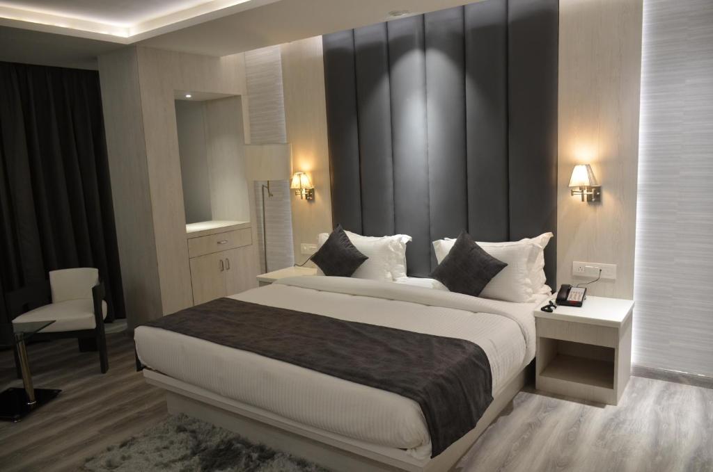 Postel nebo postele na pokoji v ubytování Hotel Radiance
