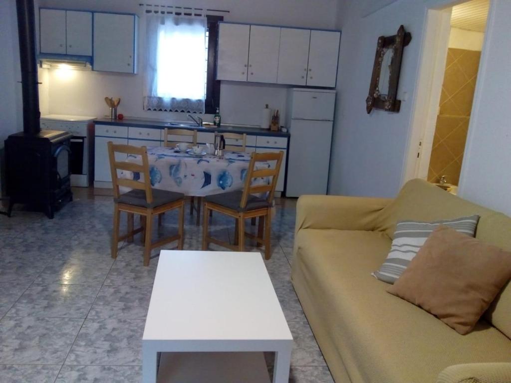 Kuchyň nebo kuchyňský kout v ubytování Villa Glaykos