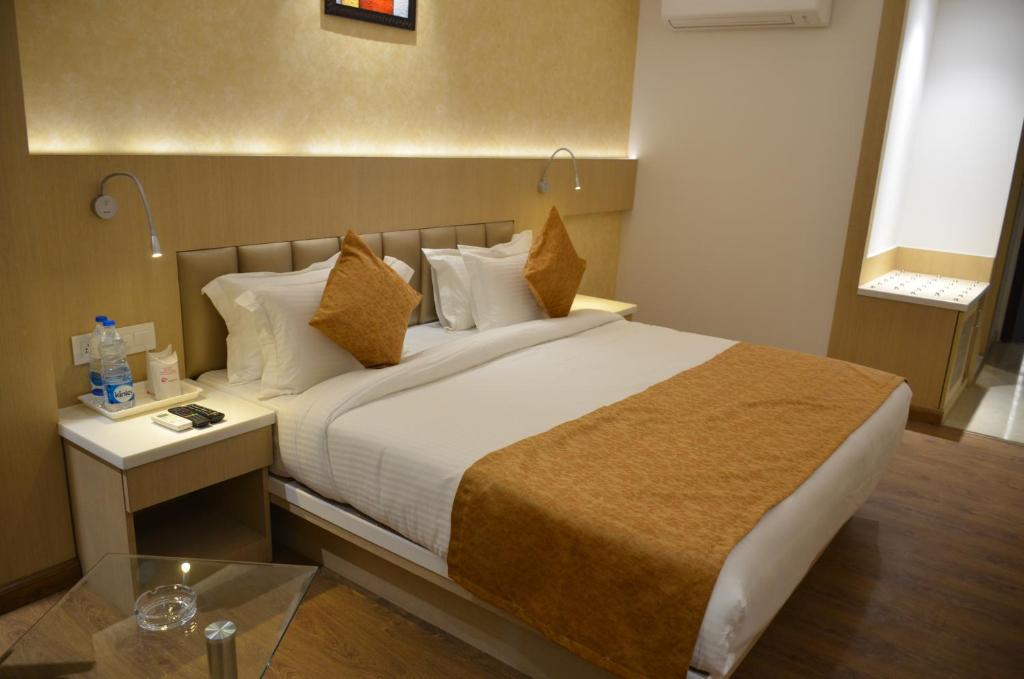 Postel nebo postele na pokoji v ubytování Hotel Radiance