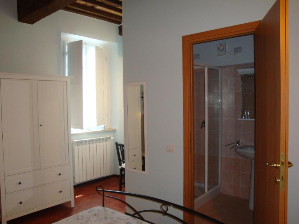 A bathroom at Bed & Breakfast Lucca Fora